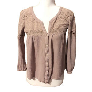 ⭐️ AEO Embroidered Blouse